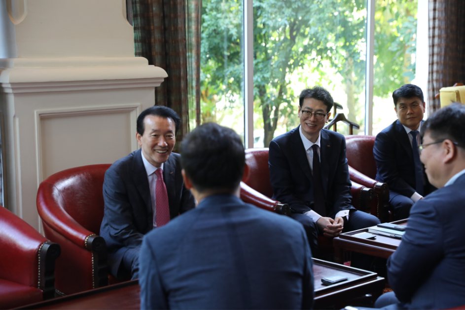 Honoring the Presence of BNK Capital's CEO: A Distinguished Visit